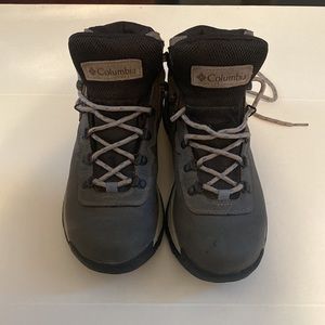 Columbia Newton Ridge+ Hiking Boots - 8 WIDE
